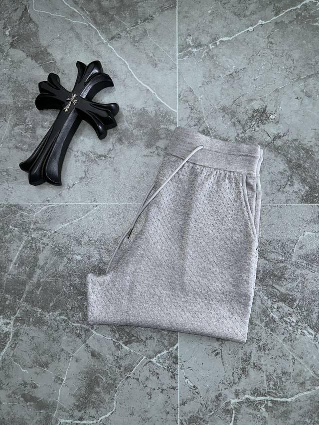 thom Browne 新款针织短裤 定制面料采用威化布织法 提花针织工艺 版型紧致立体 4杠拼接 定制裤绳五金质感强 顺滑 上身舒适透气 凹凸有型的立体感 时