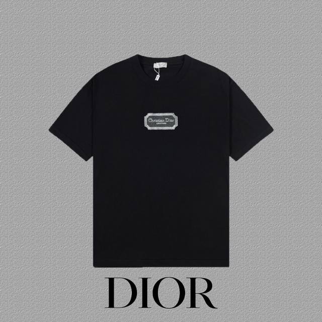 Dior 迪奥] Fw短袖T恤 Dior刺绣字母 高端32S双纱260克面料 重磅面料 定制拉架罗纹同缸同染 三标齐全 男女同款 颜色 黑色 白色 尺码 S M