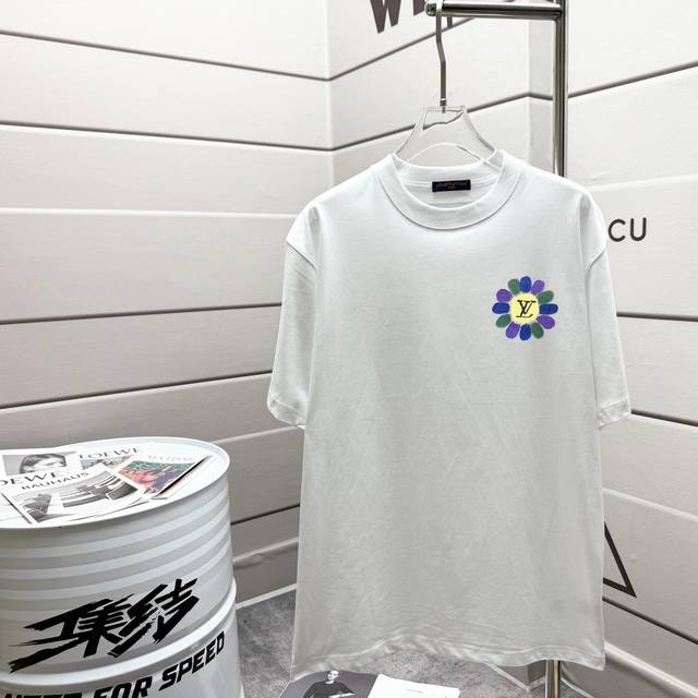 Louis Vuitton 路易威登 2025春夏 官网走秀款 lv大师亲手设计潮牌新品印花圆领短袖T恤 时尚又个性 超级百搭好看的一款 男女同款 人手必备 吊