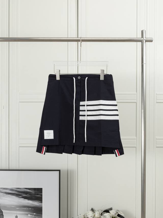 四杠梭织百褶裙 thom Browne:四杠梭织百褶短裙 1:1 原版定制面料 辅料 颜色: 灰色 藏青色 尺码 123 码