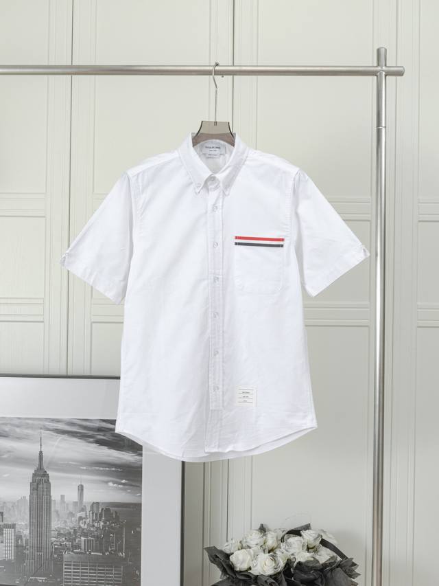 夏季新款口袋织带短衬衫 thom Browne 汤姆布朗.经典口袋拼接织带短衬衫 万年经典款 意大利制造产地小标 口袋织带正品定制拼接 高清还原细节 高精定制牛