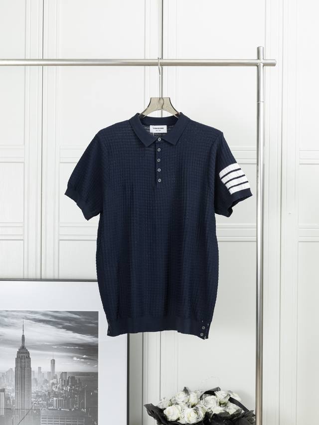 针织半四杠 polo 衫短袖 汤姆.布朗 25Ss 春夏新款半四杠针织 polo 衫短袖 Zp 定制网纱面料 整体走线平直细腻 面料舒适柔软 颜色一致无色差 能