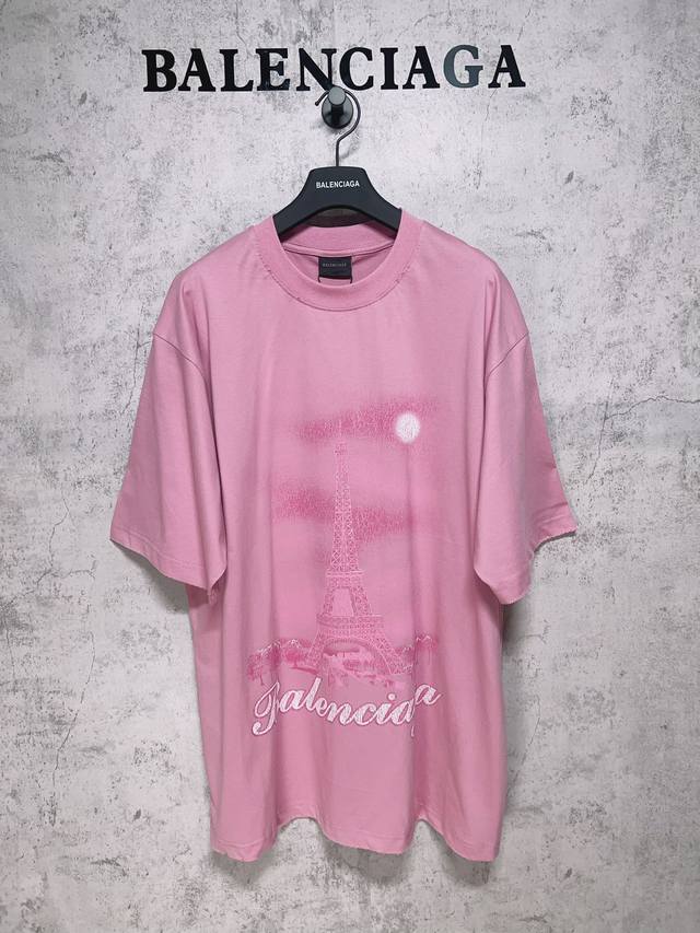 balenciaga巴黎世家 顶级版本.官网品质 24新品铁塔短袖T恤 洗后克重260G 裂纹数码印花工艺是一种独特的印花技术通过设计图案 选择面料 处理面料