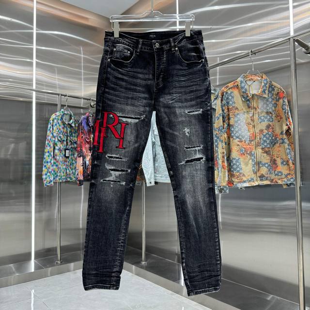 Amiri 破洞字母刺绣工艺街头潮流修身小脚弹力牛仔裤 颜色 黑色 码数 30 32 34 36 38