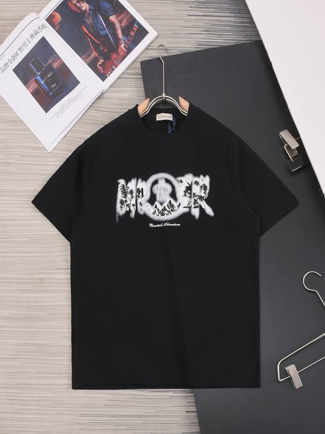 Moncler 甄选260克定制面料 顶级品质 精制网点发泡印花工艺 特种绣花工艺 男女同款 尺码S M L Xl Xxl 五个码 颜色 黑色 白色