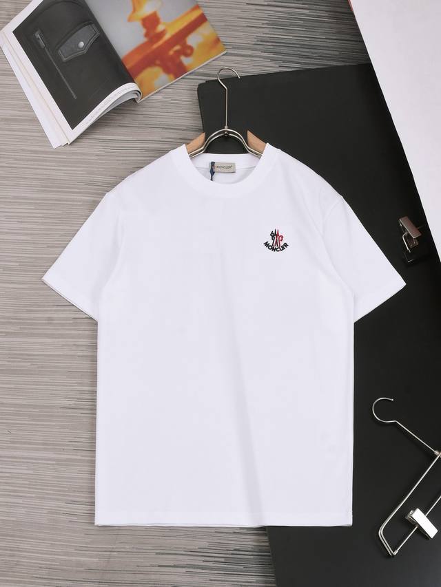 Moncler 甄选260克定制面料 顶级品质 精制绣花Logo 丝网印澳钻点缀工艺 男女同款 尺码S M L Xl Xxl 五个码 颜色 黑色 白色