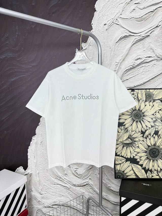 款号Aa6080 acne铆钉字母短袖 acne Studios 专柜同款 采用 G纯棉面料 32支双纱 拿手上非常有质感 立体 大气 夏天百搭好穿 简单大气