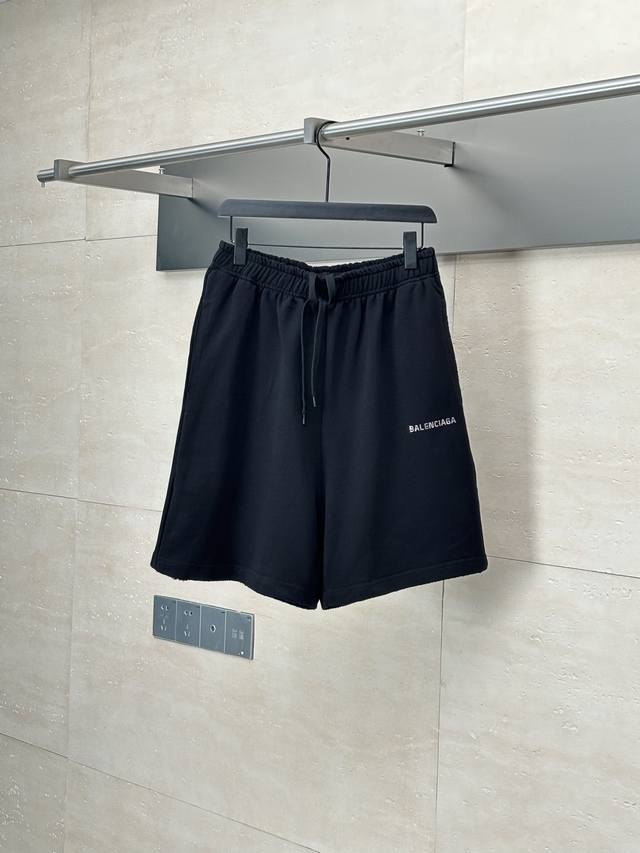 balenciag* 巴黎 25Ss烫钻字母磨破做旧短裤 oversized版型 定织定染面料 简单的东西更需要体现品质 字母采用澳钻高温气压压烫而成不掉钻 颜