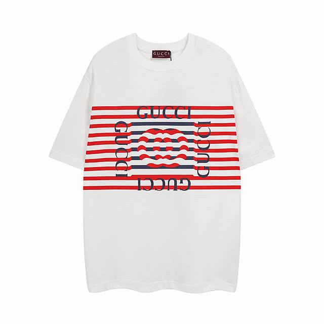 全年有货不下架 Gucci 红浪条纹方框印花圆领短袖 #Gucci古驰#2025系列 手感松软细腻又比一般棉布料扎实 舒适透气不易变形 采用进口纳米印花 精密网