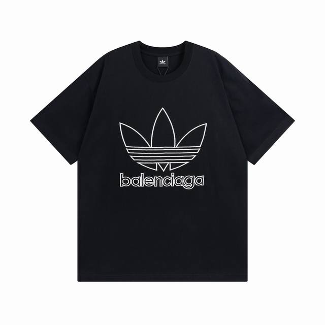 细节图 顶级版本.官网品质 Balenci*Ga 巴黎联名Adidas前面刺绣Logo短袖T恤# 面料采用巴黎Zp定织定染全棉双纱 克重260克 布面干净.布纹
