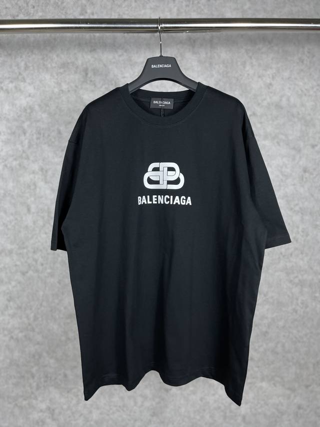 实拍图 顶级版本.官网品质 Balenci*Ga 巴黎.经典款. Ss22#Balenci*Ga 锁扣字母Logo短袖T恤.砖柜同步 面料采用巴黎Zp定织定染全