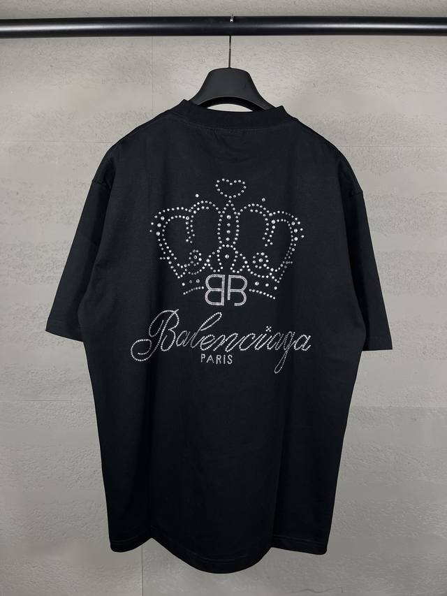 实拍图 顶级版本.官网品质 Balenci*Ga 巴黎Balenci*Ga#新款 后背皇冠经典Logo烫钻短袖T恤.砖柜同步 面料采用巴黎Zp定织定染全棉双纱紧