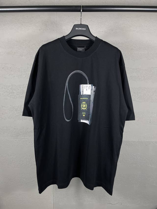 实拍图 顶级版本.官网品质 Balenci*Ga 巴黎. 走秀新款.巴黎.机票护照Logo印花T恤 砖柜同步.第一时间正品研制 欢迎对比 面料采用巴黎Zp定织定