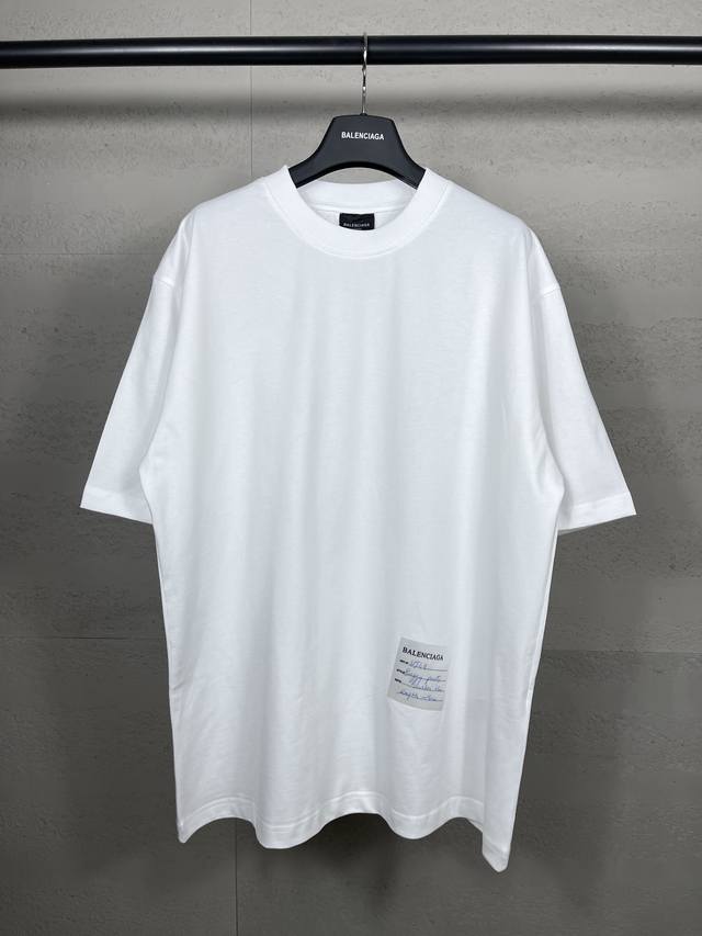 实拍图 顶级版本.官网品质 Balenci*Ga 巴黎. 新款.下摆便利贴草签短袖T恤 便利贴按Y板品质定制 面料颜色独特按原品定制定染 巨别市场普通黑的面料