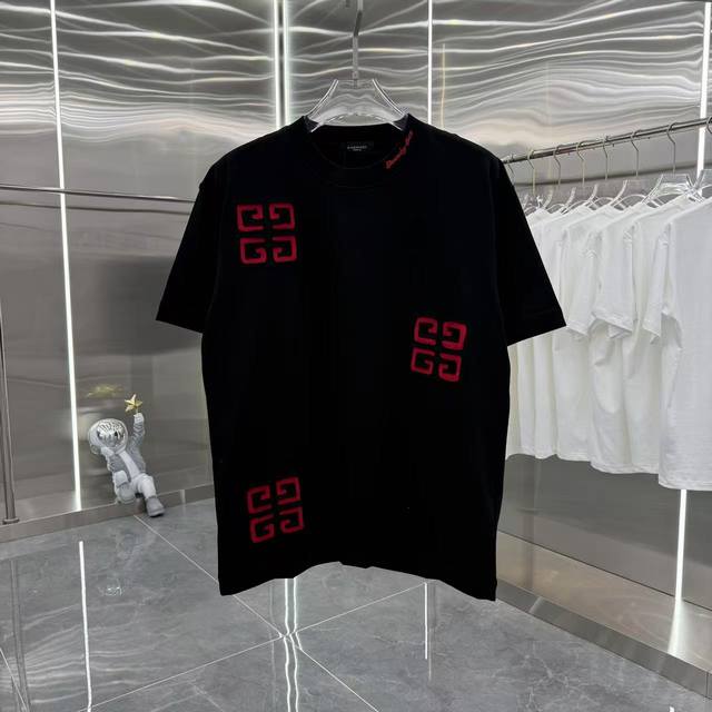 gvc 2025春夏新款 领口绣花+Logo烧花贴布 圆领T恤 实物很棒男女同款宽松版 尺码S M L Xl Xxl 五个码 黑色 白色
