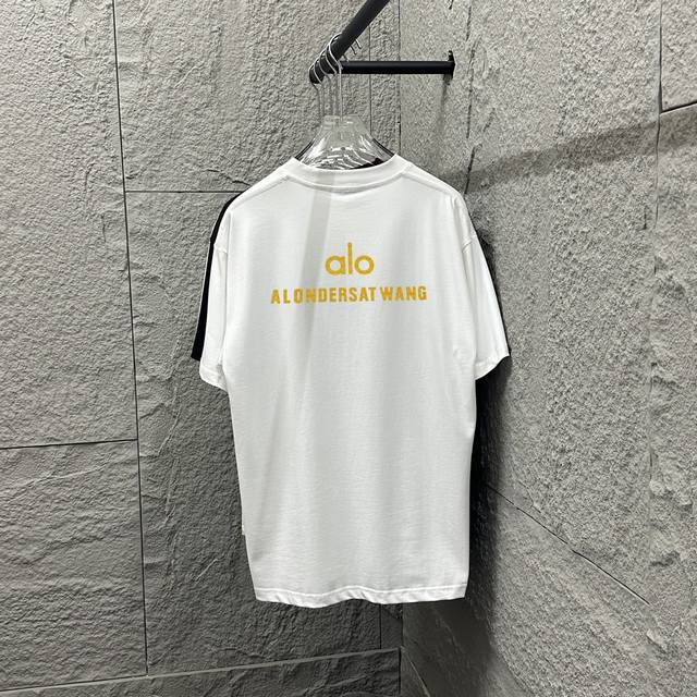 alo*2025春夏款 经典前后简约字母立体硅胶工艺 个性Logo 定制双纱平纹纯棉面料 短袖T恤 男女同款 颜色 黑色 白色 安哥拉红 尺码 S 90-130