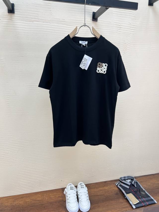 poewe 罗意威 秋款上新 高品质原版高版本 面料采用360克高密度纯棉 不变形 不缩水 工艺介绍 双线走位 字母印花+压胶工艺 颜色 黑色白色 Size S