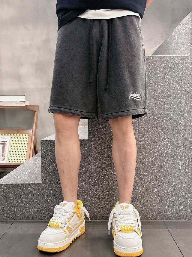 Balenciaga 顶级货品 2025夏季新款洗水休闲短裤 品牌经典Logo休闲裤 定制面料 舒适度极好 手触感强烈 辨识度极高 完美品相工艺 尺码 M-3X