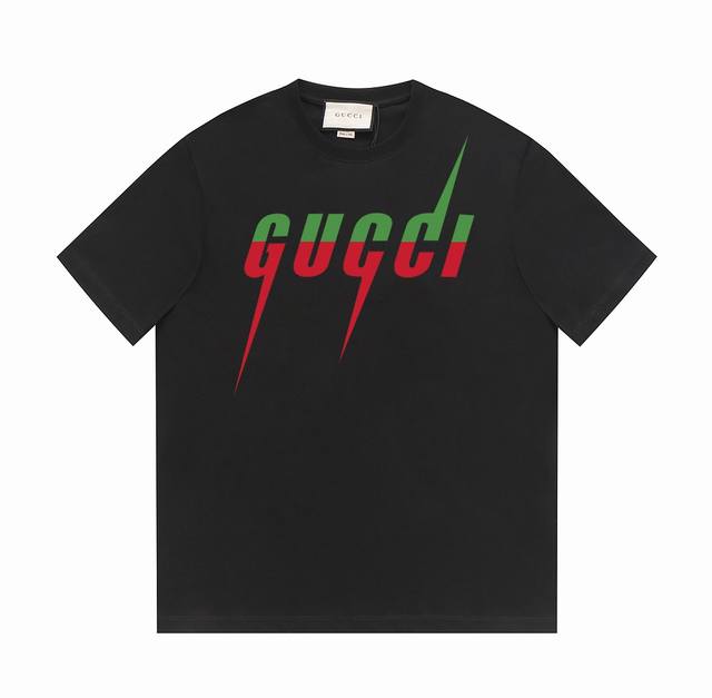gucci古驰经典系列 古驰锋刃印花短袖T恤明星穿搭款 -采用双纱纯棉250G 面料颜色定制定染 不缩水不退色 手感舒服 质感超强全套原版辅料 芯片细节到位 潮