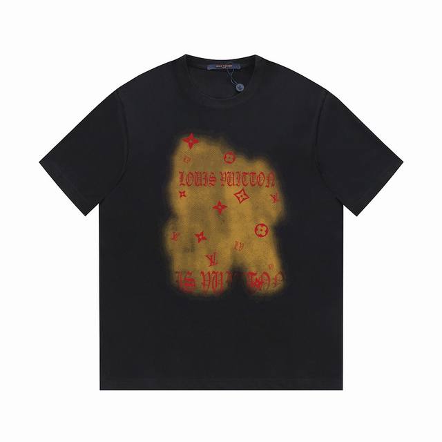 Lv24春夏系列 Louis Vuitton高级渐变经典标识Logo -采用双纱纯棉250G 还原Lv经典反袖做法 三标齐全 面料颜色定制定染 不缩水不退色 手