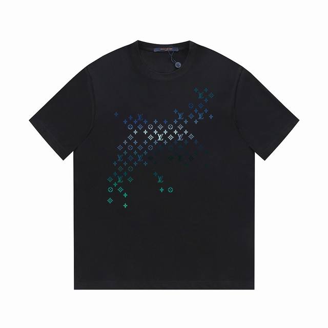 Lv24春夏系列 Louis Vuitton品牌Logo&渐变设计 -采用双纱纯棉250G 还原Lv经典反袖做法 三标齐全 面料颜色定制定染 不缩水不退色 手感