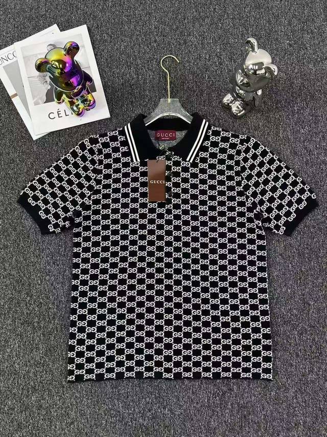 Gucci古驰 品牌标志贯穿整个系列 探索百搭风格的可能性 古驰 Aria-时尚咏叹调 系列成衣单品以现代视角焕新演绎经典Gucci图案 彰显品牌设计理念 这款