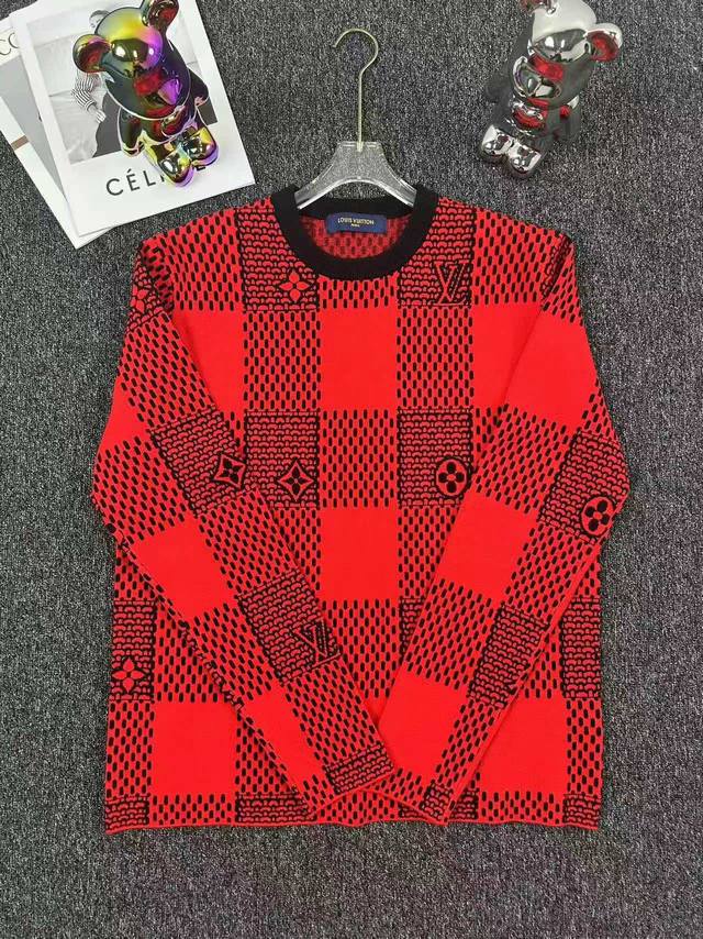Louis Vuitton路易威登 Ss新款红色格子羊毛针织衫 本款圆领衫为 Damier 提花嵌花织纹注入 Far West 风尚 演绎 秋冬秀场的 Dami