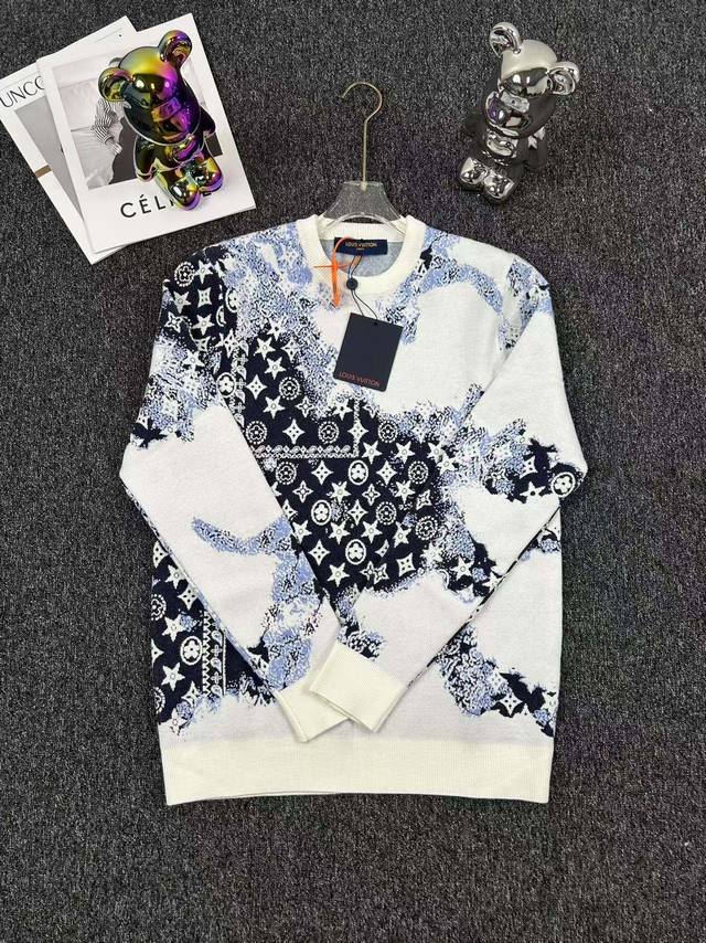 Louis Vuitton路易威登 4新款Ing 通体 Damier Argyle 提花 marque 1.Vu*Tt*N Deos E 位于正面中央 罗纹领口