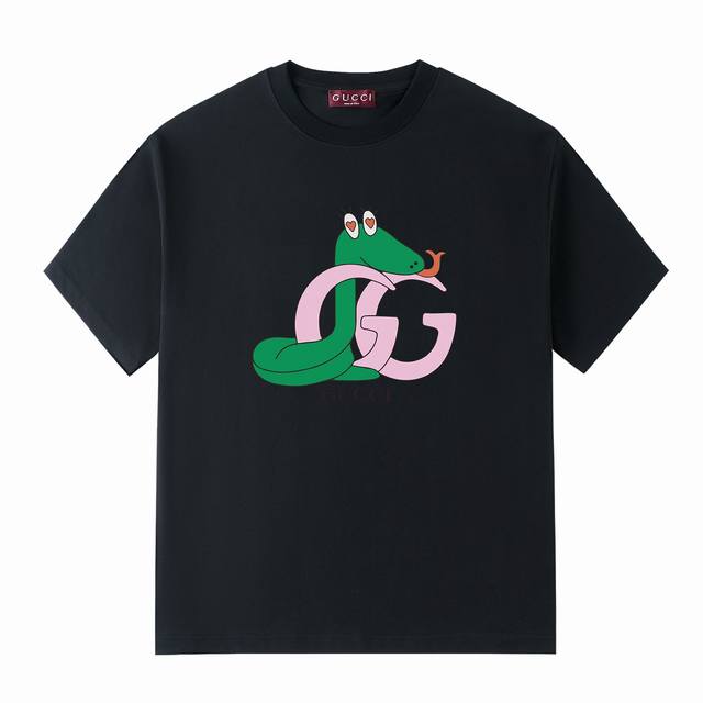 G家25夏日系列 Gucci简约标识艺术字体Logo -采用双纱纯棉250G 短T 三标齐全 面料颜色定制定染 不缩水不退色 手感舒服 质感超强潮男潮女必备经典