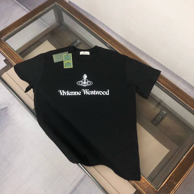 Vivienne Westwood 薇薇安 威斯特伍德 2025春夏新款男女同款短袖圆领T恤 极具个性高级风 标志Logo印花工艺设计 定制纯棉面料 一款简约高