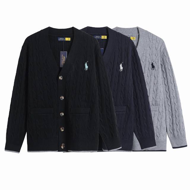 顶级品质款号 D216 拉夫劳伦Ralph Lauren 拉夫劳伦针织开衫 也太绝了吧 纯色麻花胸口刺绣针织开衫 拉夫劳伦的质感就不用多说了吧 这件开衫采用的是