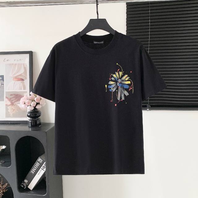 款号 W610 克罗心Chromehearts Logo字母印花短袖 logo标识精致 原版面料 官方同款 短袖T恤 定制280克同缸染纯棉双纱面料 手感非常舒