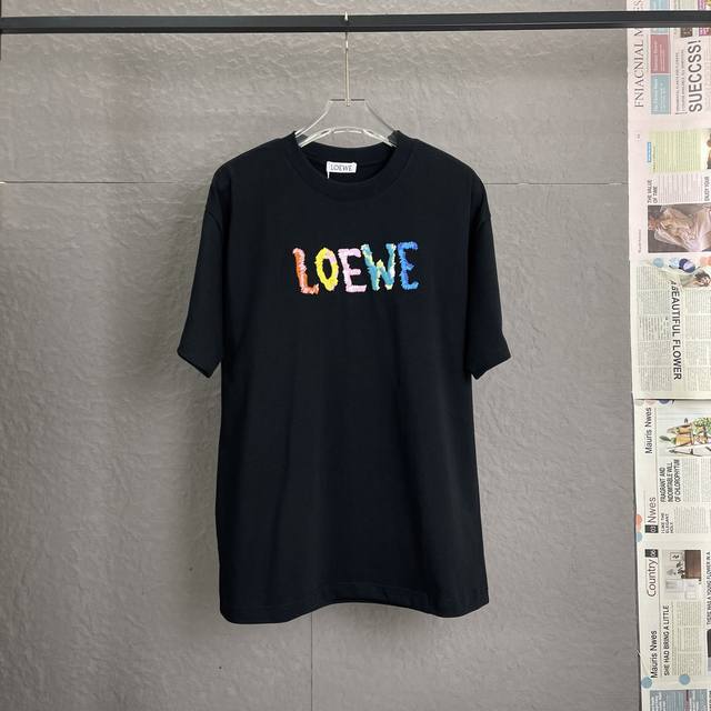 A51 loewe 罗意威 高版本300高克重 彩色毛线刺绣工艺 独家专供新款原单男士休闲短袖 高端定制 高版本 时尚百搭爆款 进口面料 手感超柔软细腻 穿着亲