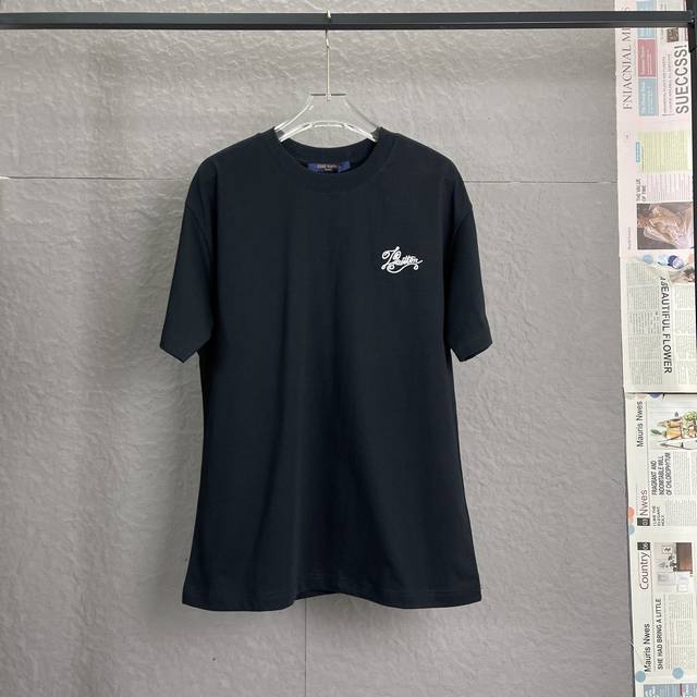 A35 louis Vuitton路易威登Lv 300高克重 刺绣工艺 独家专供新款原单男士休闲短袖 高端定制 高版本 时尚百搭爆款 进口面料 手感超柔软细腻