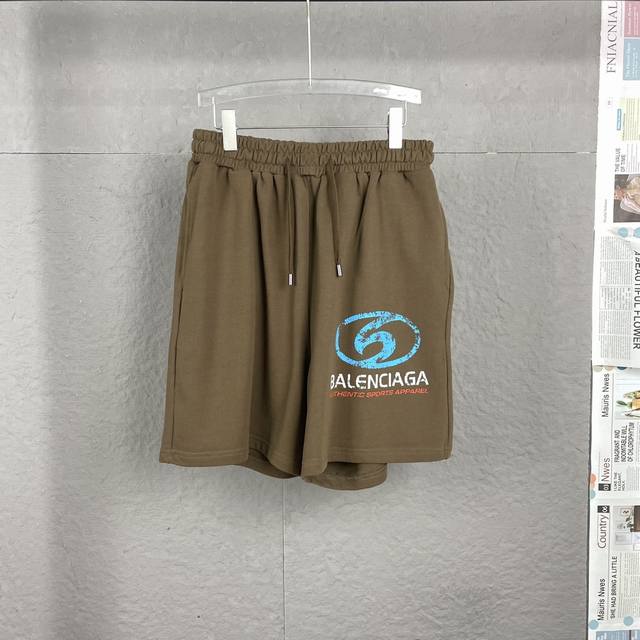 款号 A43 balenciaga巴黎世家24新款 前幅Logo模糊印花短裤 手感非常细腻上身舒适纯棉外抽腰头三标齐全 细节处理非常到位高端质感版型极佳时尚大气