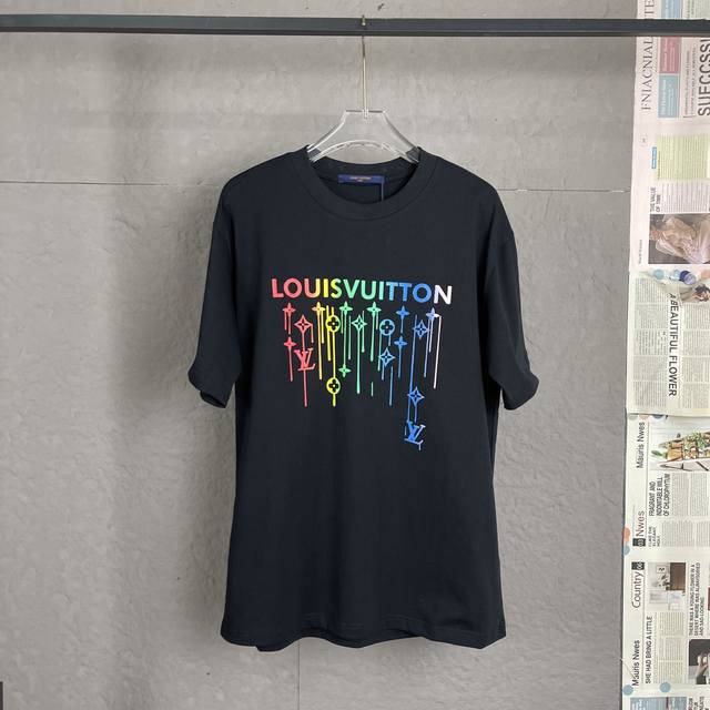 A08 louis Vuitton路易威登 300高克重 直喷工艺 独家专供新款原单男士休闲短袖 高端定制 高版本 时尚百搭爆款 进口面料 手感超柔软细腻 穿着