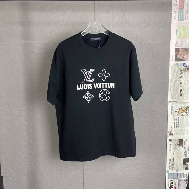 C06 lv 路易25Ss 300克重早春新款立体胶字母Logo印花短袖轻奢主义 男女日常通勤穿搭必备单品正确版本欢迎对比详细特征 100%纯棉双纱汗布面料 同