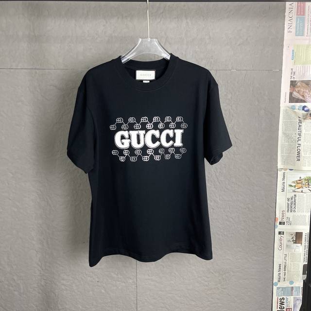 C02 gucci 古驰 烫钻300克重面料 男女同款 宽松版型 早春系列高克重短袖 选用客供定制针织100%纯棉面打造,面料手感细腻 厚实有质感的纯棉布 高密