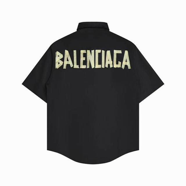 款号341 balenciaga巴黎世家23Ss新款黄色胶带衬衫短袖 定制府绸面料 正面净版设计 后背胶带艺术字母标语采用柯式烫画高温热压而成 衬衫与短袖的印花