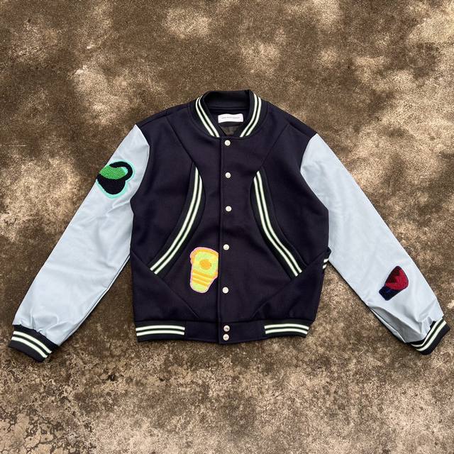 款号312 kikokostadinov限定羊毛棒球服外套 面料 定染藏青900克重磅70%羊毛30%棉 袖子 定染麂皮底绒头层复合荔枝纹皮 刺绣 进口机器万针