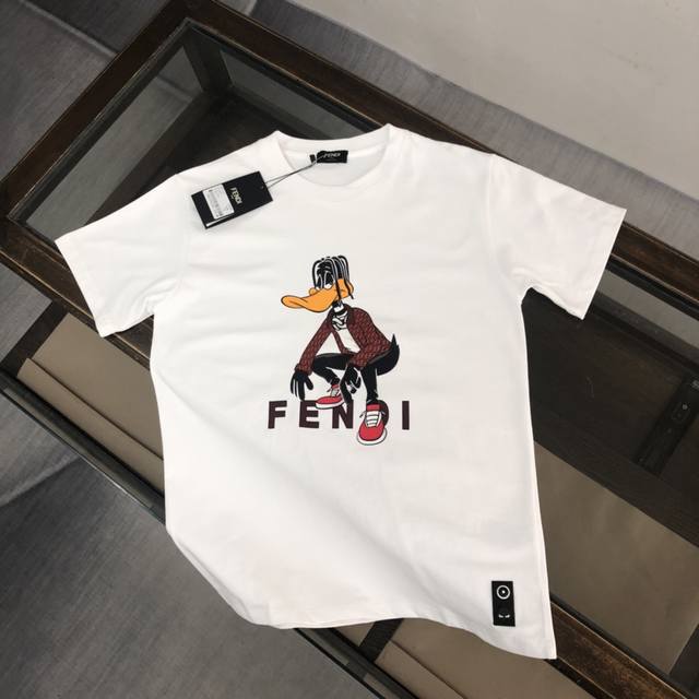 纯棉水洗不变形 fendi 芬迪 新款上市 专柜系列纯棉T恤 260克定制棉 面料柔软舒适 全新设计灵感 极具时尚代表性 精致印花Logo设计 手感舒适透气 极