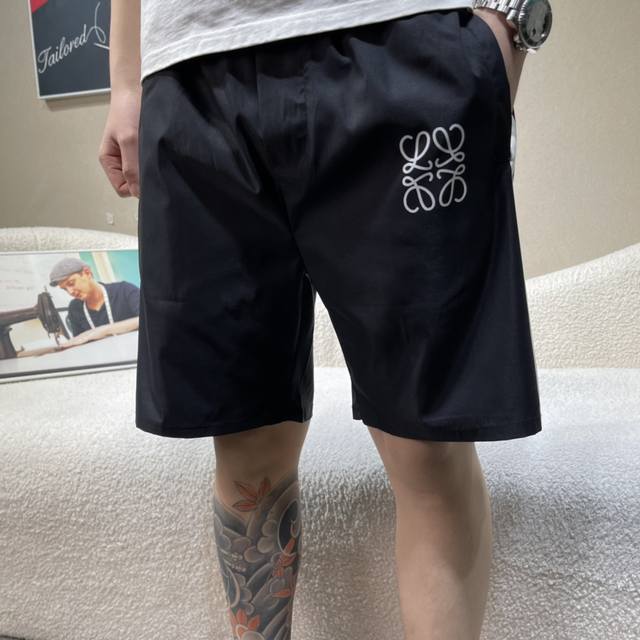 loewe罗意威男士沙滩裤 春夏新品 最新款短裤 时尚沙滩裤 做工细节无可挑剔 完美出品 进口机直喷数码印 专柜高科技速干纤维尼龙面料 清爽舒适 型男必备 M-