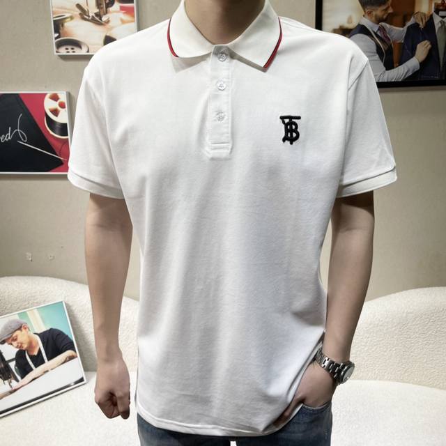 burberry巴宝莉男士短袖polo衫,春夏新品 专柜同步,采用珠地棉料 柔软细腻 男人的衣柜都少不了短袖 潮男必备 衣服设计非常的简洁 版型一流 很是低调的