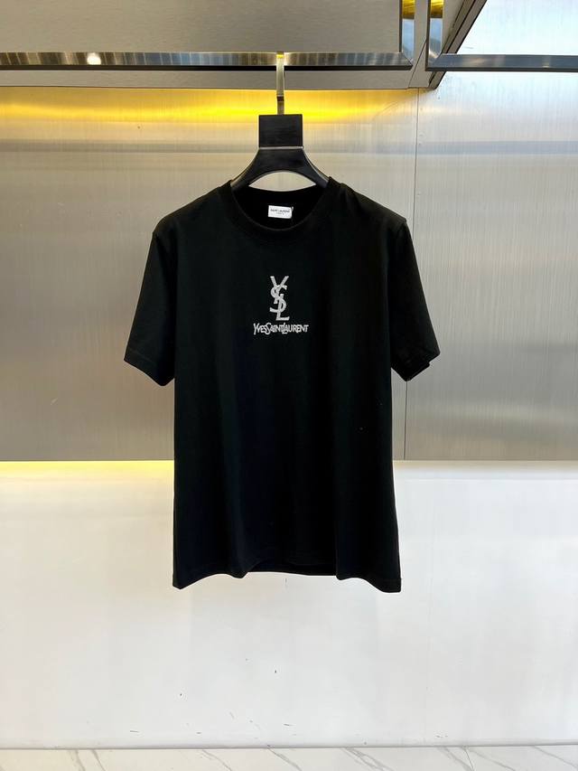 saint Laurent圣罗兰 春夏新款 经典刺绣Logo元素短T 潮流时尚单品 正品拆版定制 进口100%欧棉面料 舒适透气 刺绣Logo每个细节做到极致