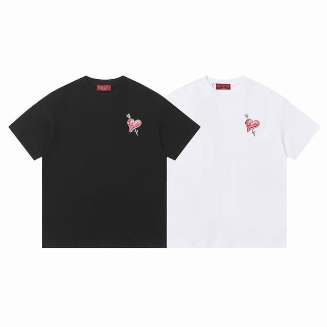 gucci新款心型刺绣款工艺 韩国艺术家Lngiseo早秋系列 官方网站跟专柜同步 男女同款 定制280克双纱棉面料 定制螺纹 颜色 黑色 白色 尺码 Mlxl