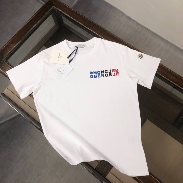 moncler 蒙口 最新情侣款纯棉T恤 客供定制棉质面料 面料柔软舒适 全新设计灵感 极具时尚代表性 顶级硅胶印花撞色Logo工艺 独特设计 手感舒适透气 极