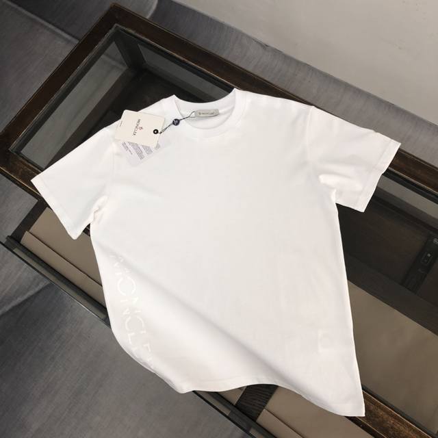 moncler 蒙口新款 高级成衣定制 时尚潮流休闲短袖T恤 温儒柔软细腻柔软 上身亲肤 舒适 凉爽 侧边品牌字母压胶印花Logo设计 活力十足 时尚百搭必备款