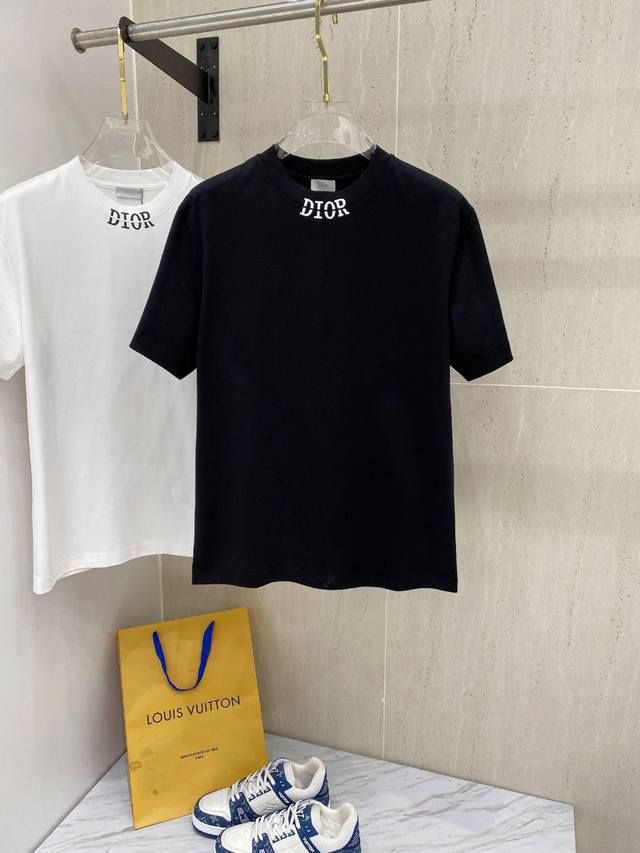 dc圆领T恤 24Ss夏季新款系列 -Dio*R男士圆领短袖T恤 高端潮牌 独特的设计风格 简约个性高级风 胸前后背精美刺 硅胶Cd家字母Logo图案 通过精致
