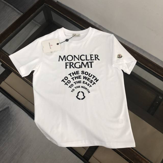 moncler 蒙口最新的贸易订单短袖T恤 全品相 胸前标识Logo印 上身舒适透气 不僵硬 整体有着丰富的立体感 品质出口订单.满足通勤人们对于着装的简约需求