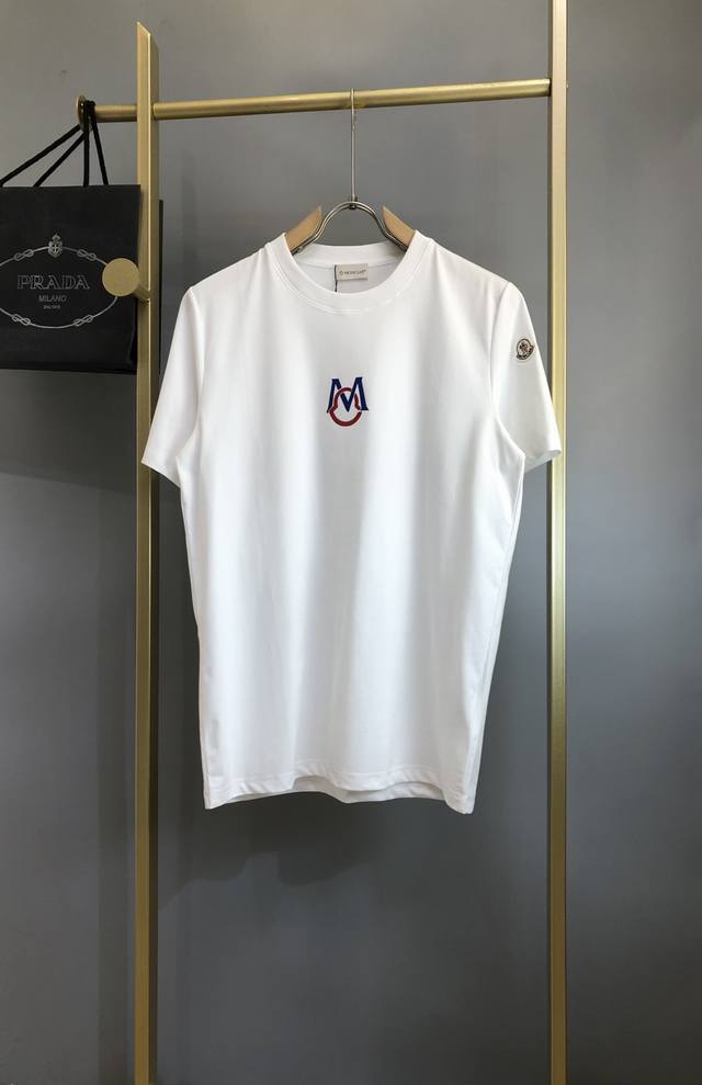 moncler 早春品牌Logo标识短袖圆领T恤 男女同款短袖T恤 贸易公司全品相订单款 选用高档双纱棉主料 质感卓然 夏日必不可少 尺码 S Xl 宽松版 下